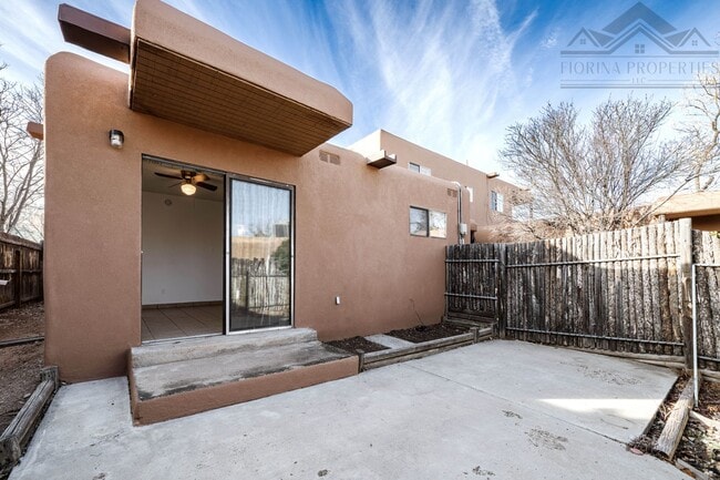 Building Photo - Santa Fe Charm on Camino Capitan