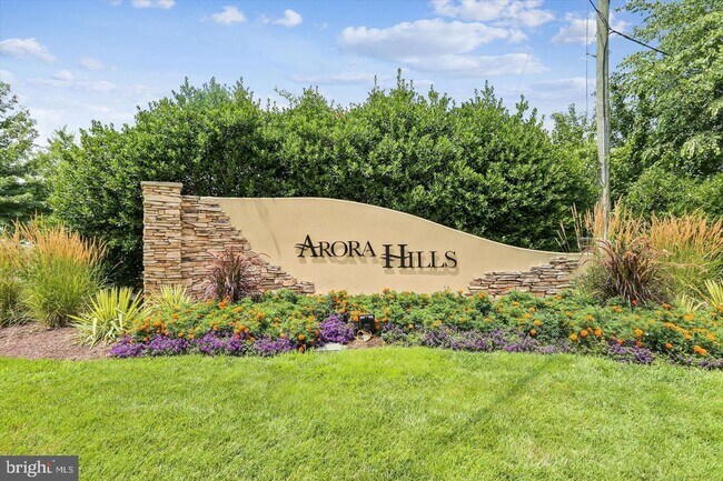 Building Photo - SPACIOUS 3 LEVEL TOWNHOUSE IN CLARKSBURG