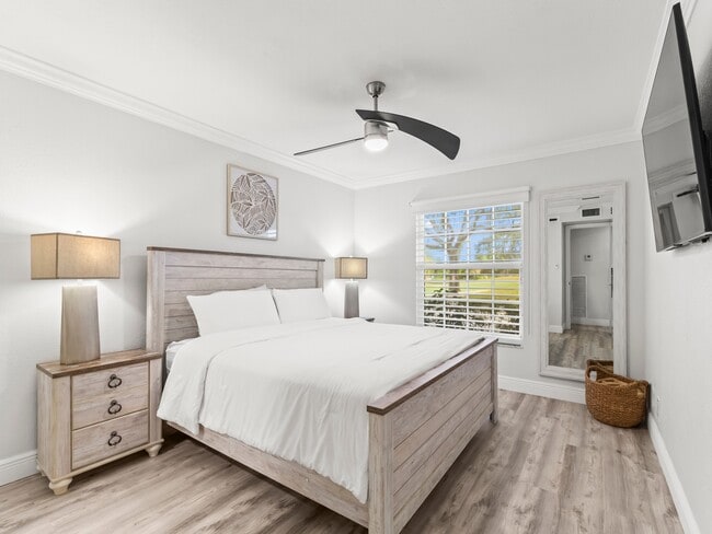 Building Photo - 9001 Jacaranda Ln