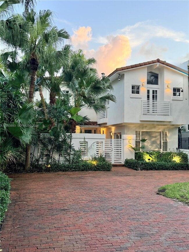 Building Photo - 224 S Coconut Ln