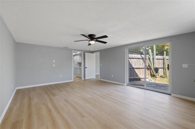 Building Photo - 4430 Shoreline Dr