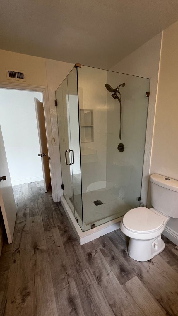 Building Photo - 3 Bed 2 Bath Downstairs Apartment For Rent...