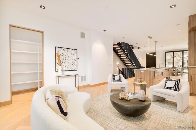 Building Photo - 332 Steele St