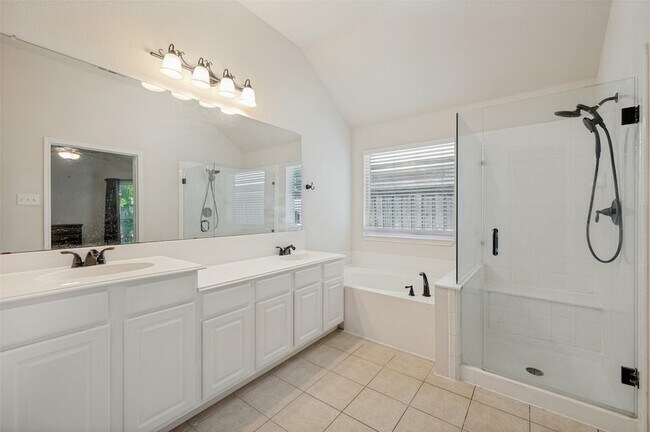 Building Photo - 1615 Bur Oak Dr