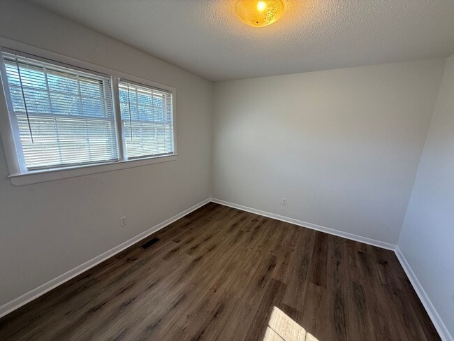 Building Photo - Christmas Move-In Special!! $500 off first month's rent - UTILITIES, LAWN CARE, WIFI, GARBAGE INC...