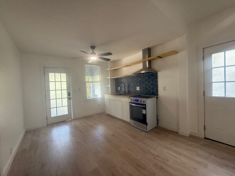 Building Photo - 1601 E 13th St