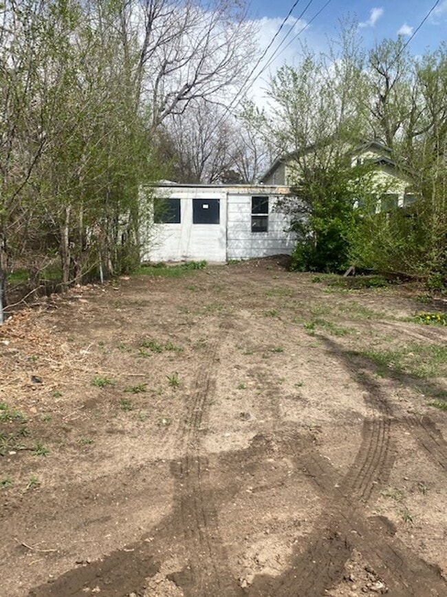 Building Photo - CHARMING 3 BED, 1 BATH HOME