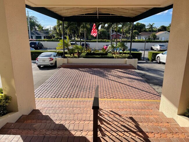 Building Photo - 5600 N Flagler Dr