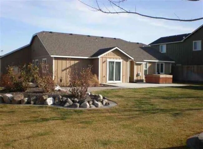 Building Photo - 420 S Penn Pl