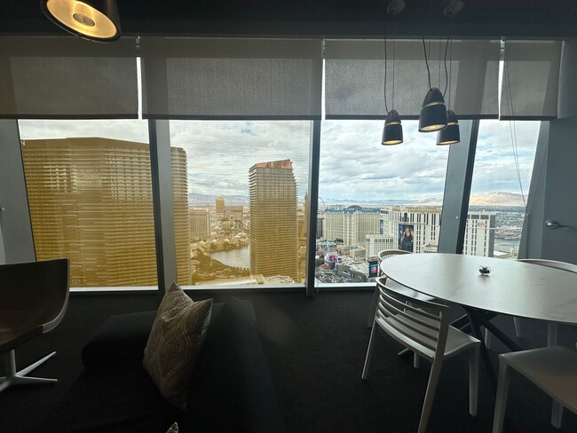 Building Photo - Furnished Studio on The Strip