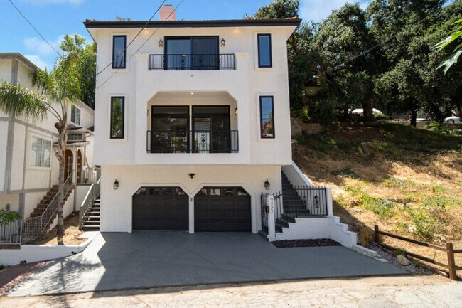 Building Photo - 9455 Hillhaven Ave