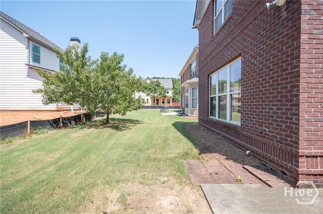 Building Photo - 304 Ridge Pointe Drive