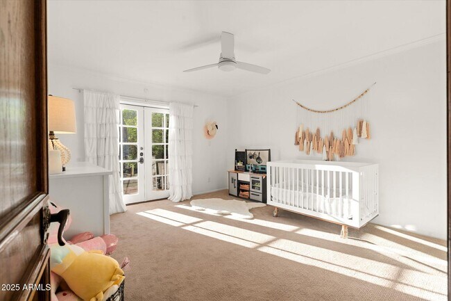 Building Photo - 1025 E Morten Ave