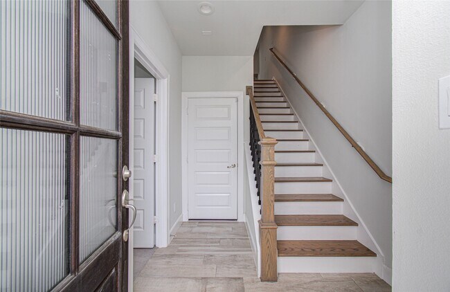 Building Photo - 2818 Grand Fountains Dr