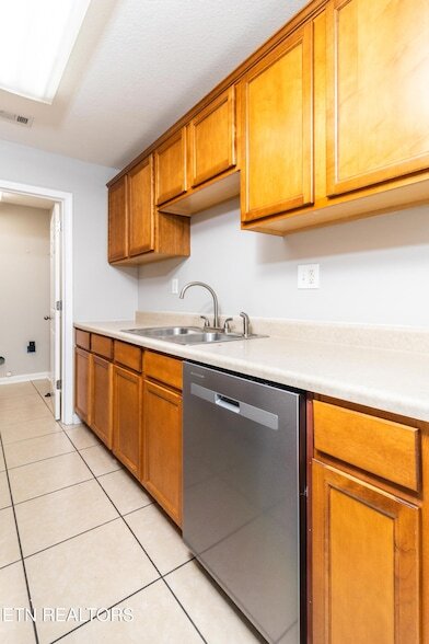 Building Photo - 4622 Ventura Dr