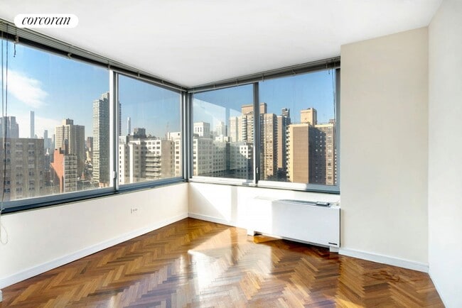 Building Photo - 356 E 88th St