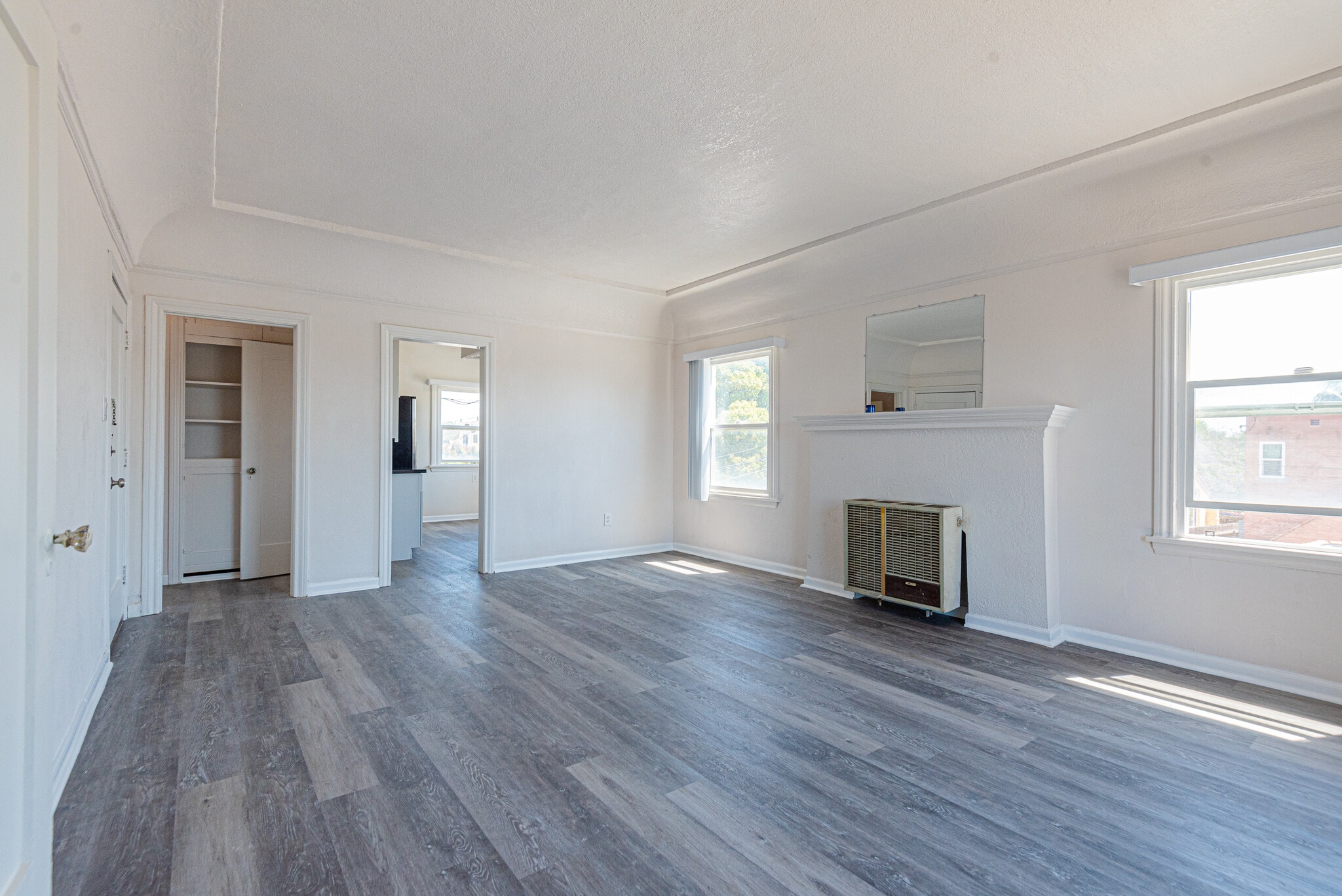 Building Photo - 4915 San Vicente Blvd