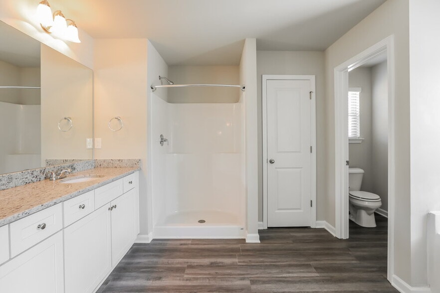 Building Photo - 317 Nutwood Trce