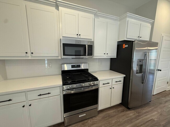 Building Photo - 132 Madisonville Dr