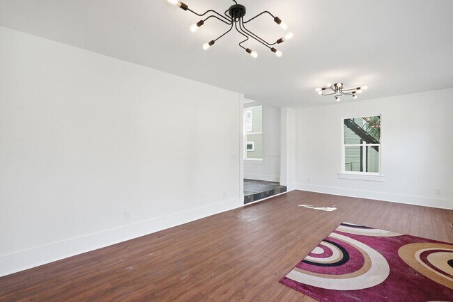 Building Photo - Beautiful Victorian Home for Lease in the Heart of Savannah