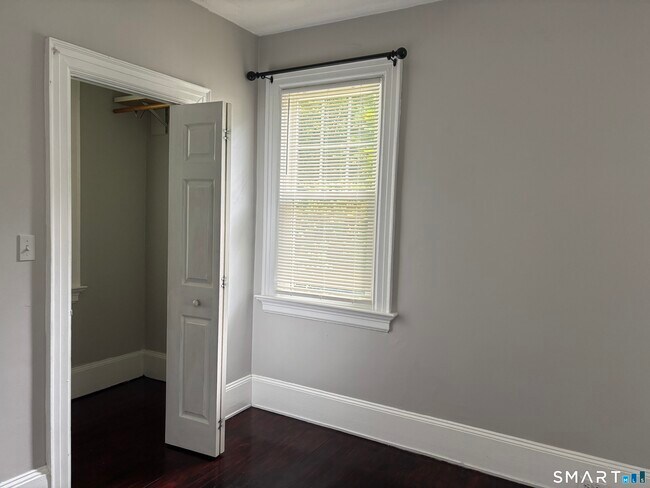 Building Photo - 246 Goffe Terrace