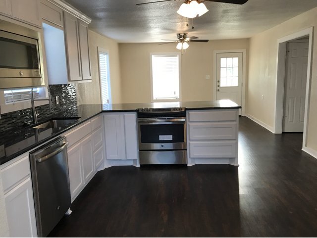 Building Photo - Lorena ISD, 2 bed/1 bath Charming Home