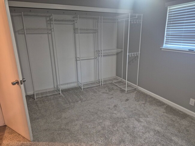 Building Photo - 3 Bedroom Orangevale Home
