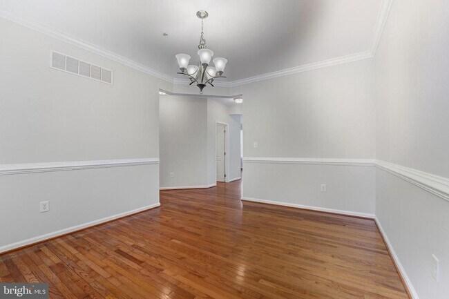 Building Photo - 609 Tebbston Dr