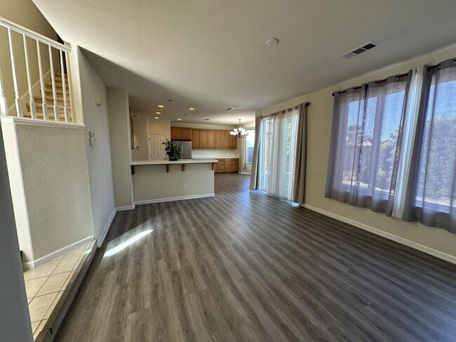 Building Photo - 2065 Mckenzie Pl