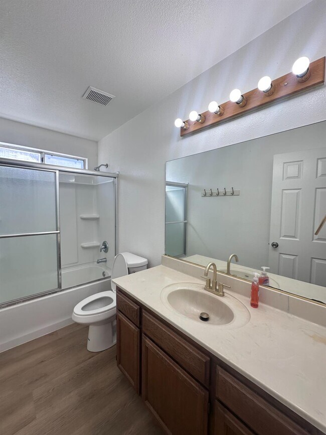 Building Photo - 2378 Grapewood Ct
