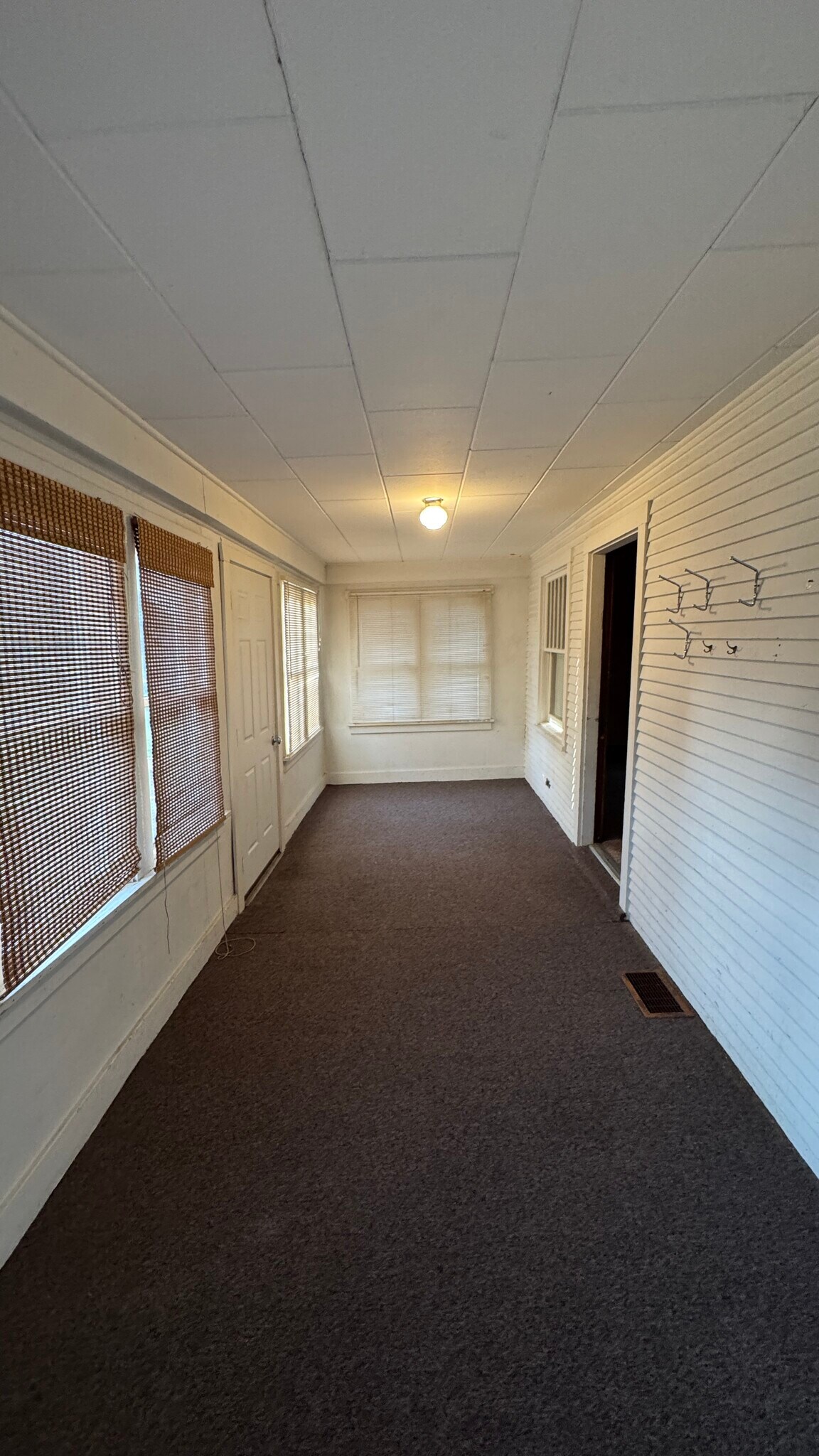 Building Photo - 406 S Chicago Ave