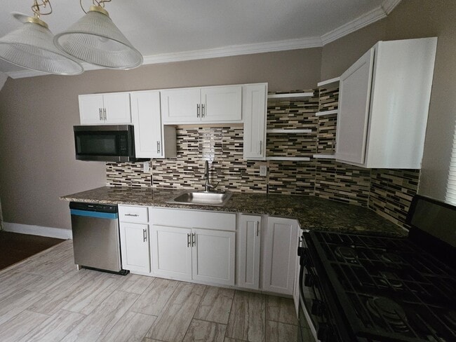 Building Photo - Newly updates 2 bedroom 1 bath for rent in...