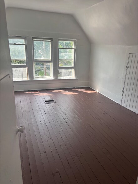 Building Photo - 255 Berman Ave