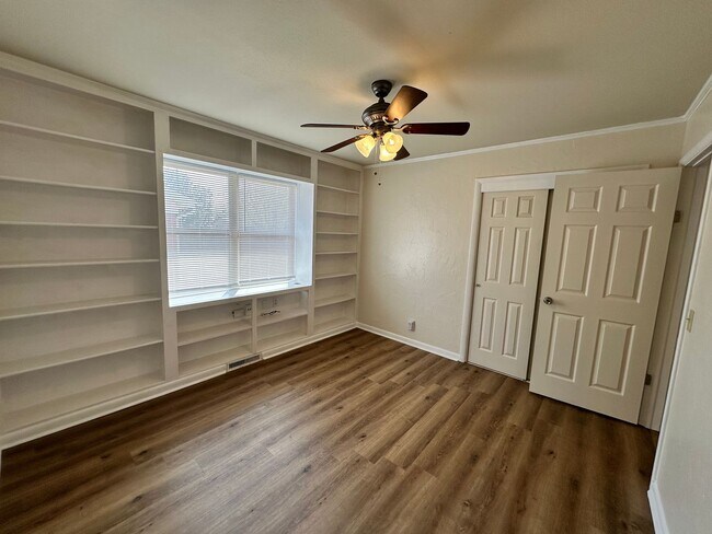 Building Photo - Versatile 3-bedroom, 1.5-bath Home Available in OKC!
