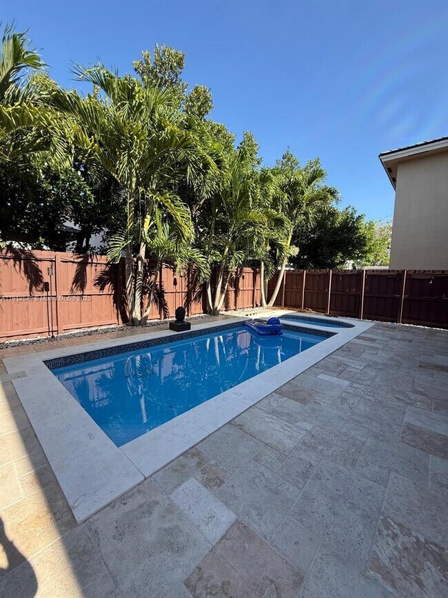 Building Photo - 239 SE 31st Terrace