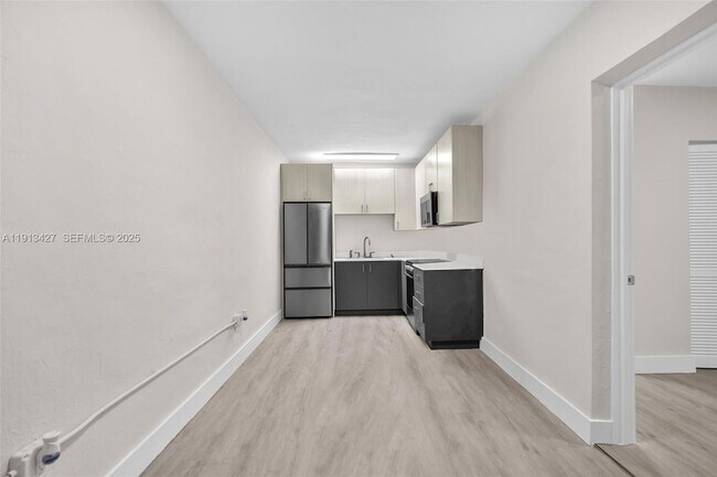 Building Photo - 3030 NW 16th St