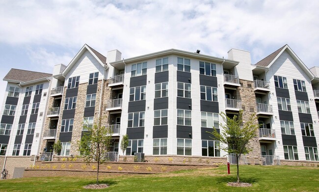 Building Photo - River North Apartments