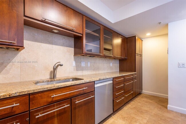 Building Photo - 50 Ocean Ln Dr