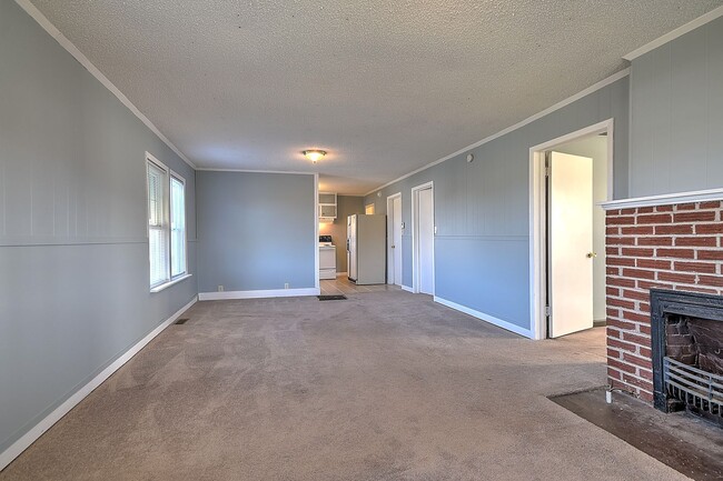 Building Photo - 1408 W College St