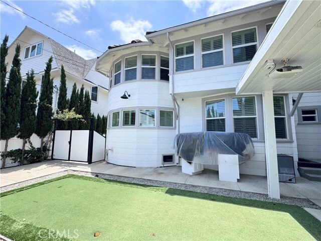 Building Photo - 2716 S La Salle Ave