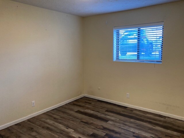 Building Photo - 2608 N Webb Rd