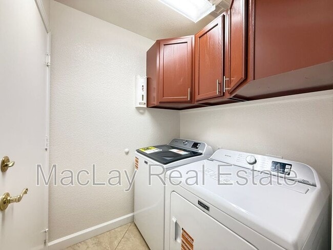 Building Photo - 766 E Baylor Ln