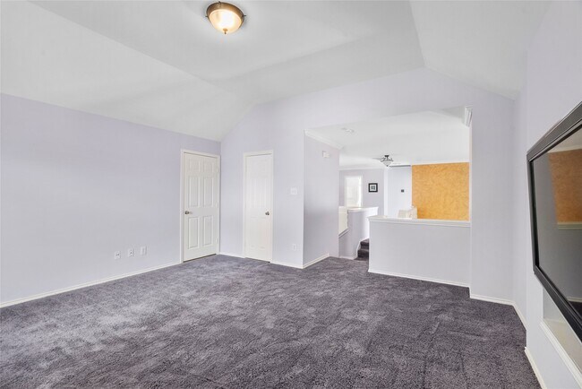 Building Photo - 510 Crestwater Ct