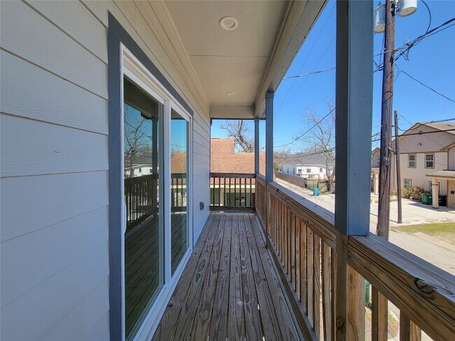 Building Photo - 1903 Mary St