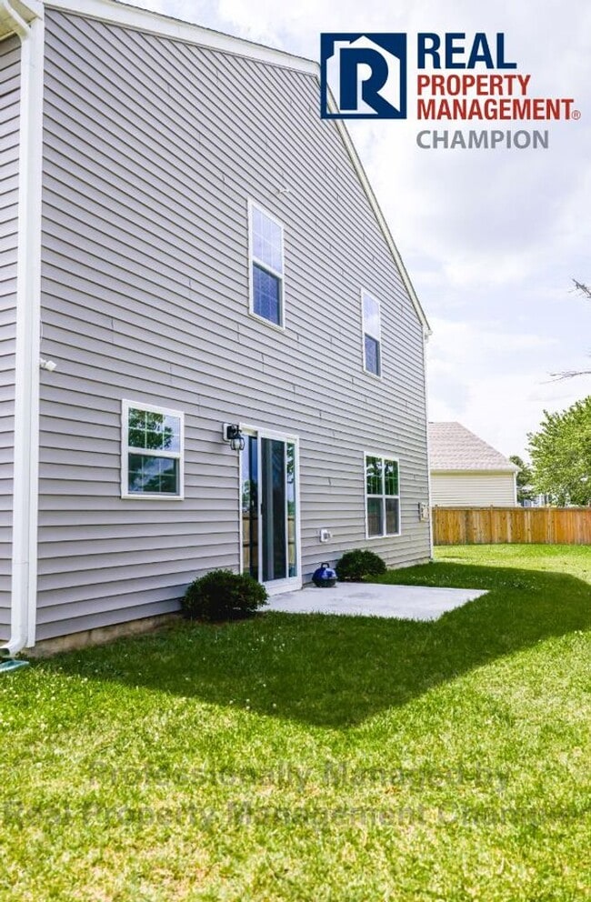 Building Photo - Spacious Home w/Open Living, Fireplace, Fenced Yard & Solar Panels