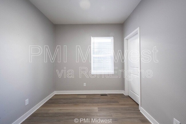 Building Photo - 1817 Montcalm St