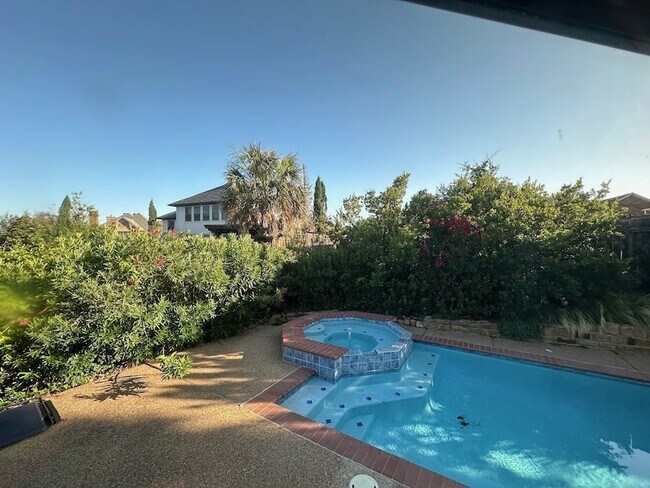 Building Photo - 600 Huntersridge Ct