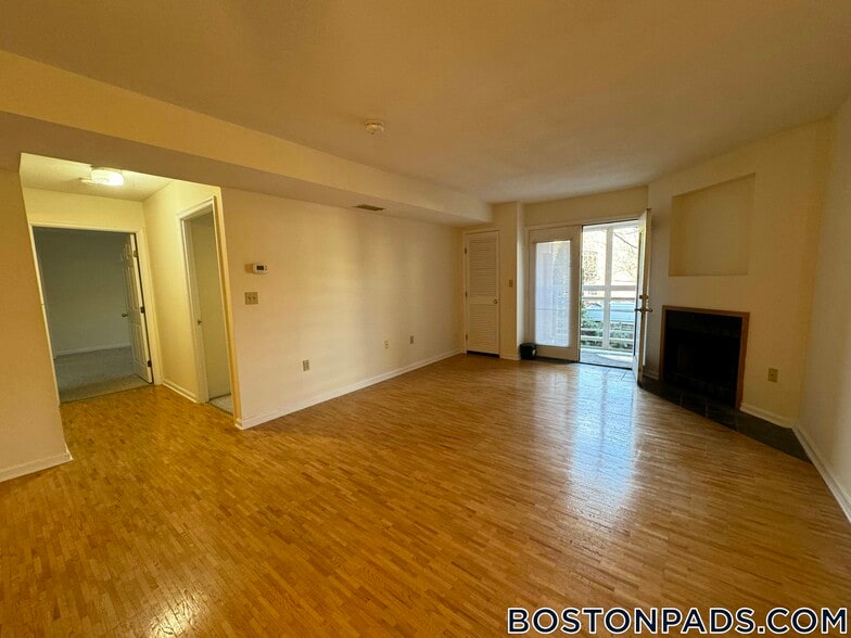 Building Photo - 345 Franklin St