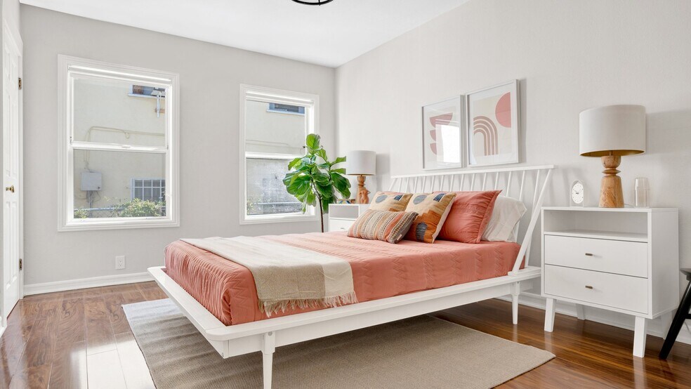 Building Photo - 724 Gramercy Dr