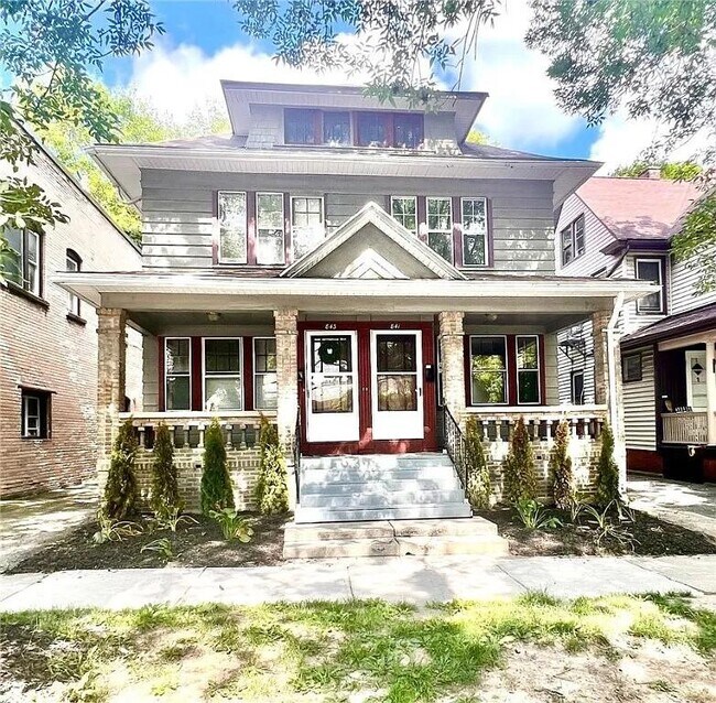 Primary Photo - 841 S Goodman St